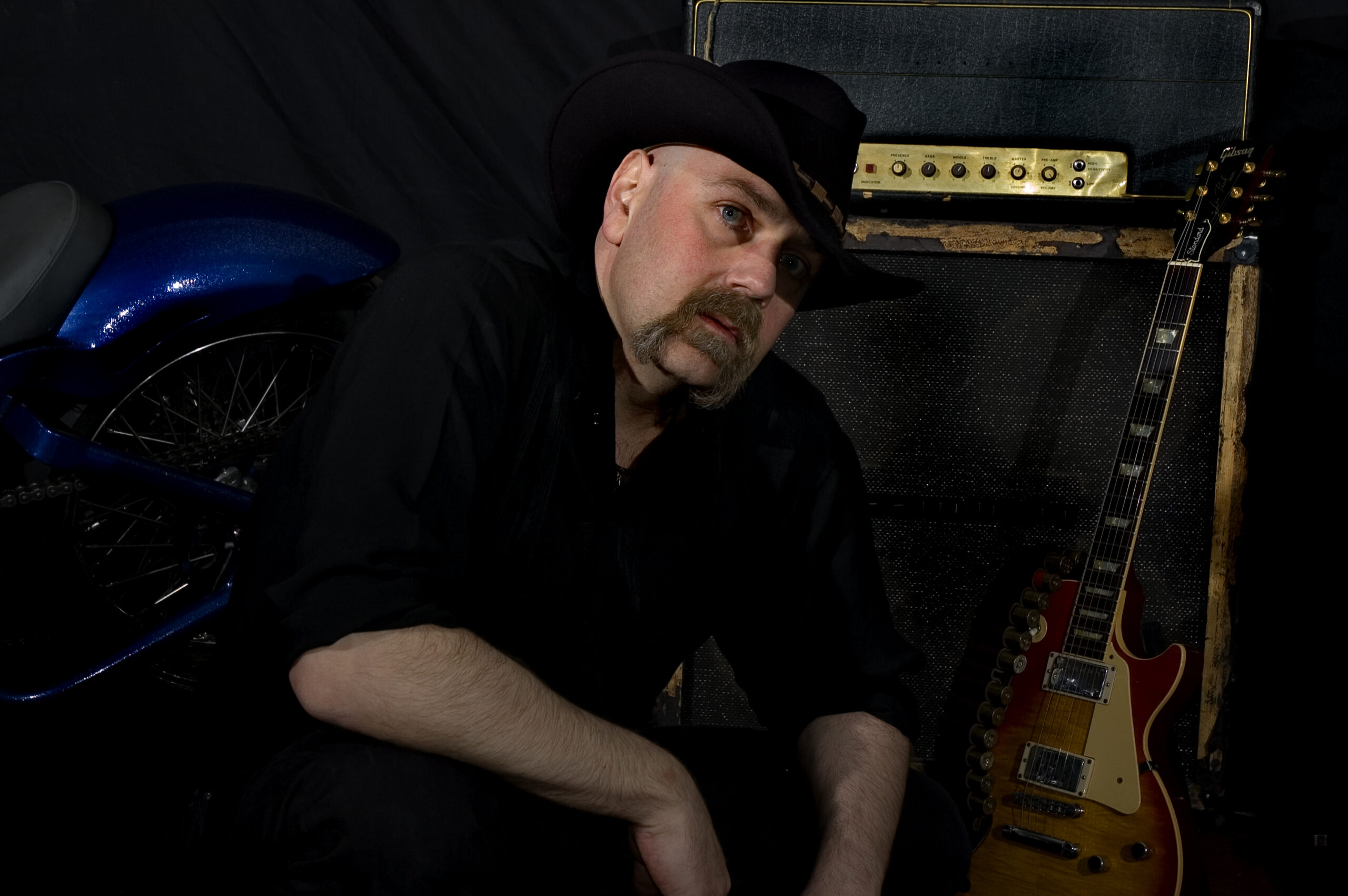 Thomas plays Guitar 1